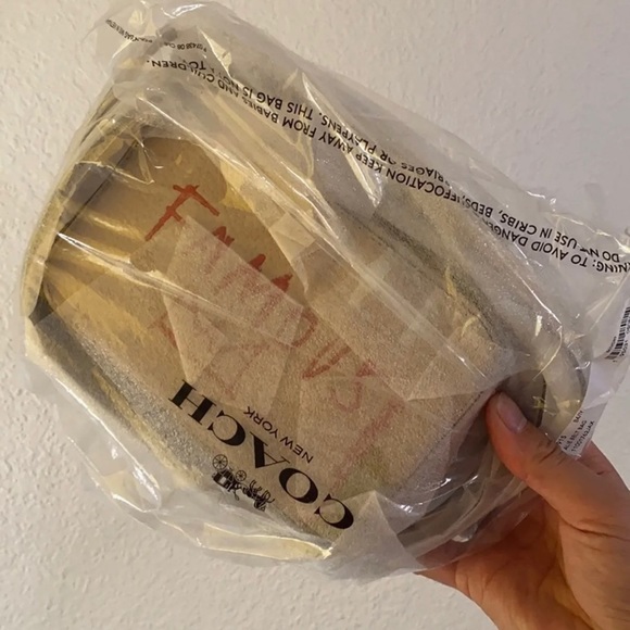 COACH - COACH X BASQUIAT Authentic 💎 Coach X Basquiat collaboration cros… - Picture 2 of 6